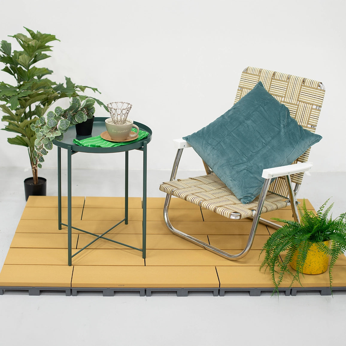 LAWN CHAIR BEACH (Tan Stripe)