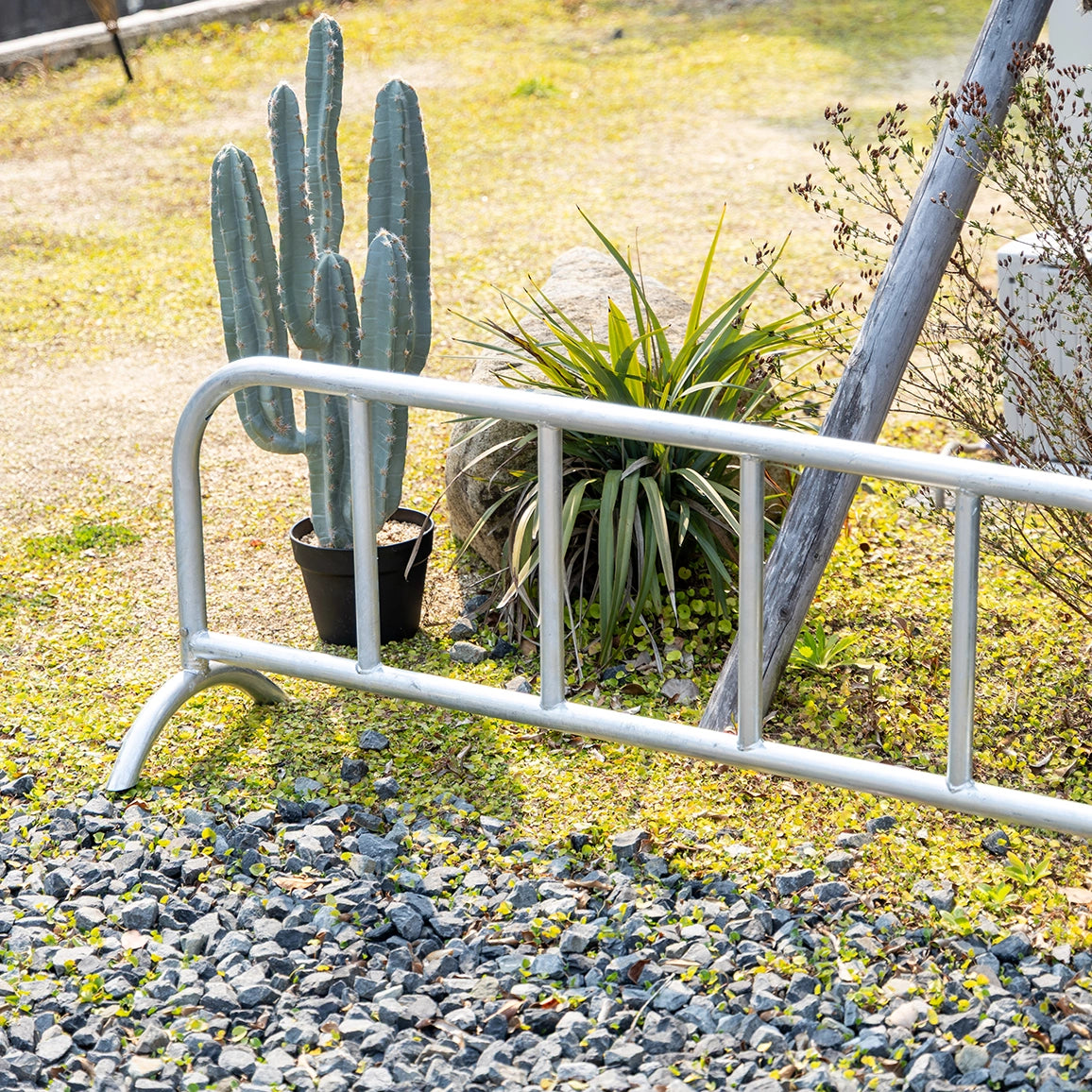 ガードフェンス　ガレージ　バリケード　フェンス