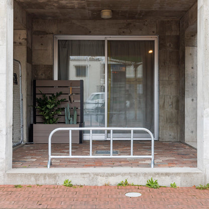 ガードフェンス　ガレージ　バリケード　フェンス